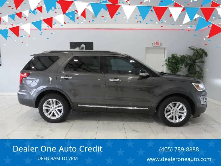 2017 Ford Explorer XLT photo 1