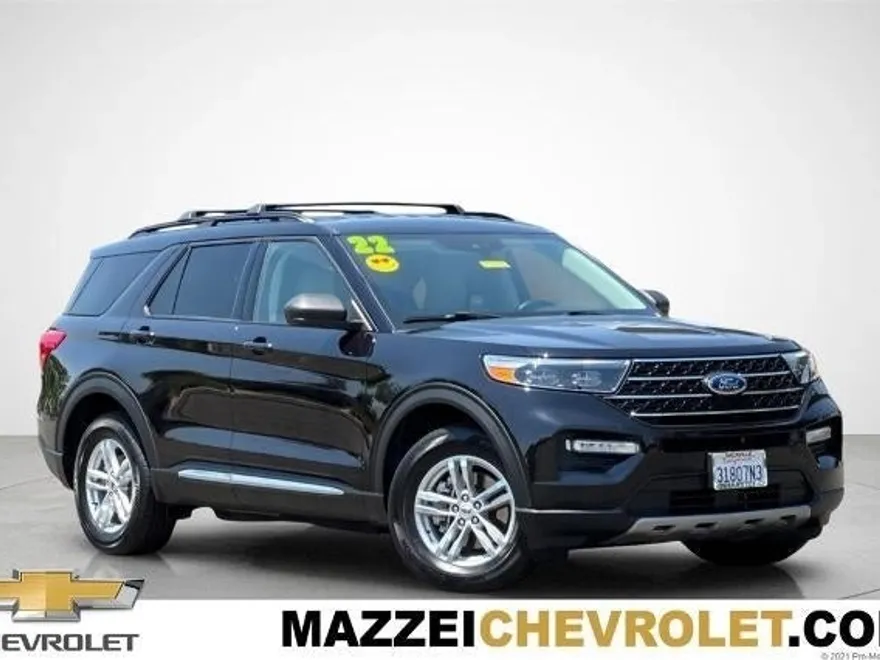 2022 Ford Explorer XLT photo 1
