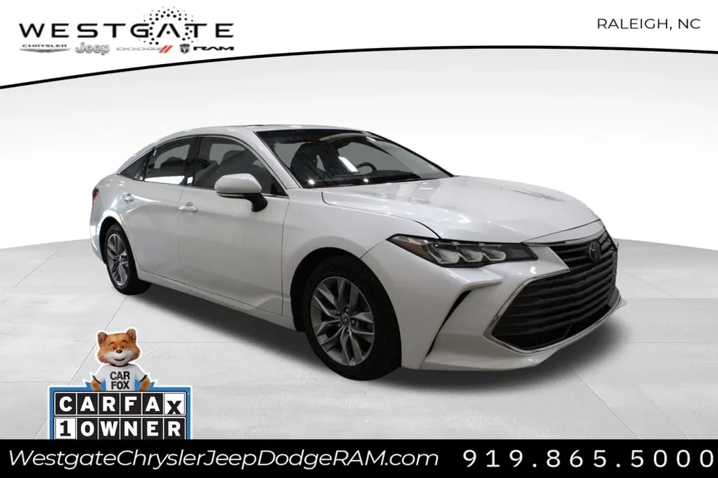 2022 Toyota Avalon XLE photo 1