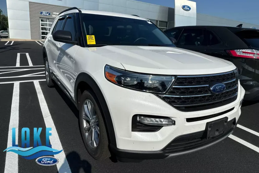 2023 Ford Explorer XLT photo 1
