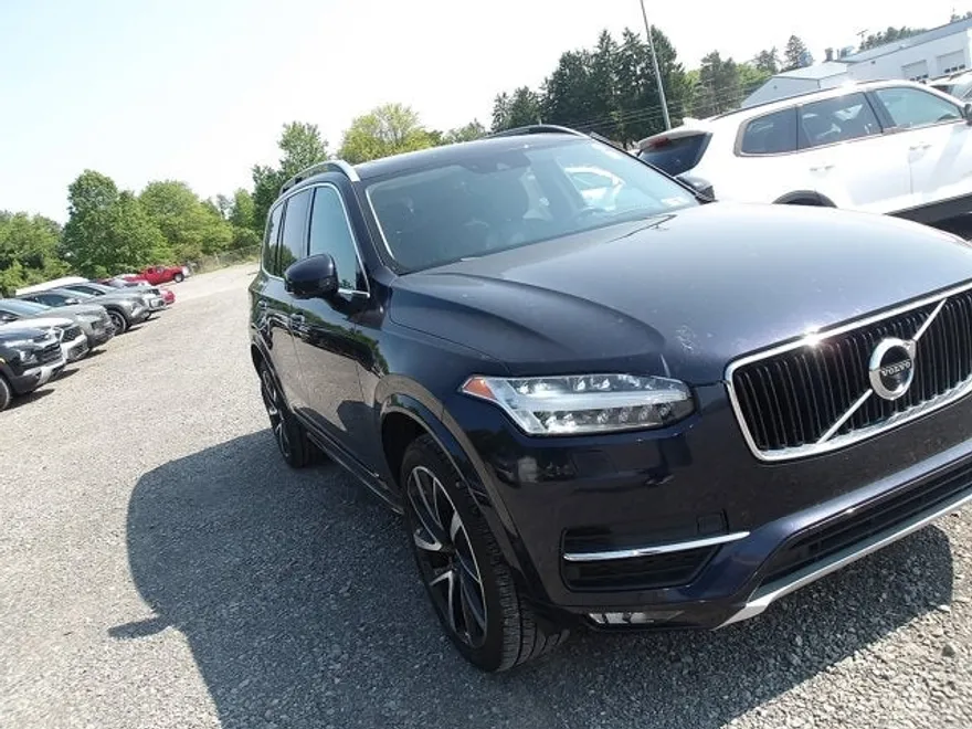 2019 Volvo XC90 Momentum photo 1