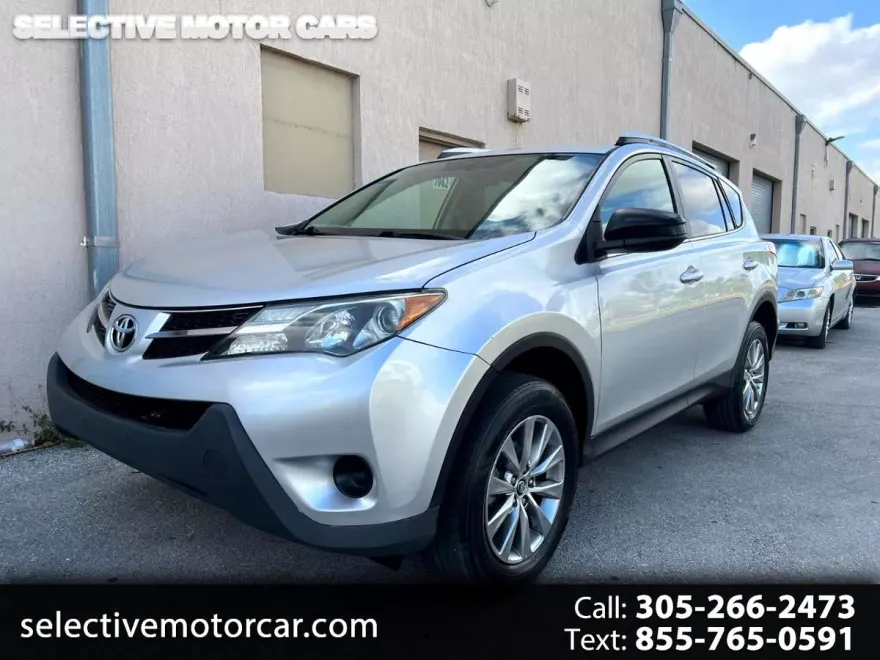 2013 Toyota RAV4 LE photo 1