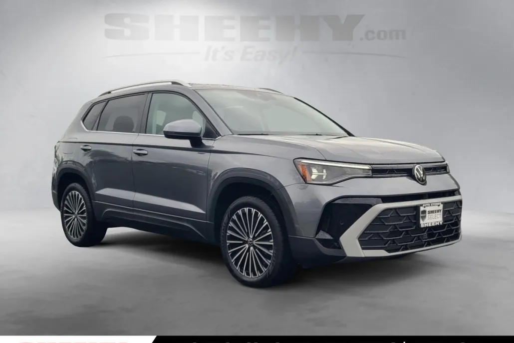 2025 Volkswagen Taos SE photo 1