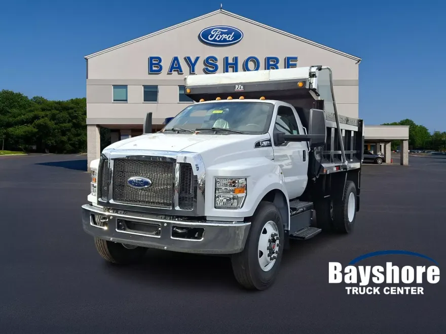 2025 Ford F-650 photo 1