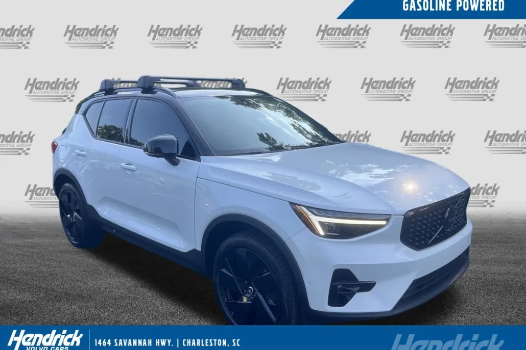 2026 Volvo XC40 photo 1