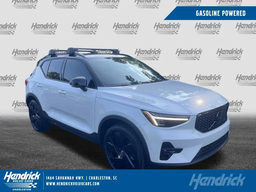 2026 Volvo XC40 photo 1