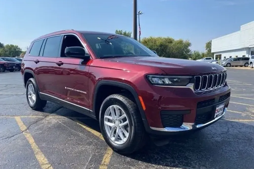 2025 Jeep Grand Cherokee Laredo photo 1