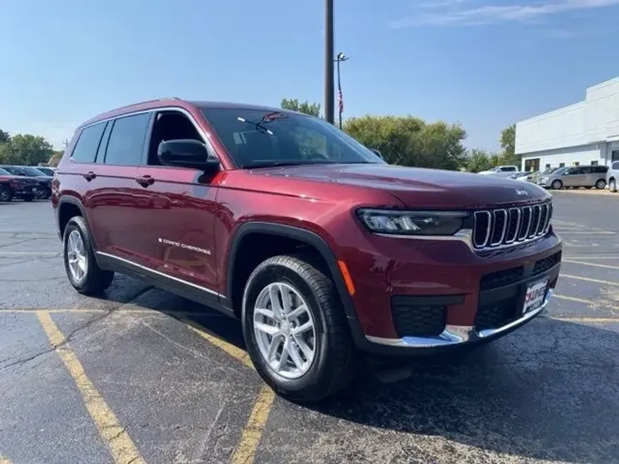 2025 Jeep Grand Cherokee Laredo photo 1