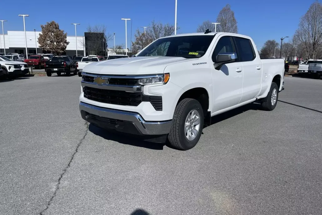 2025 Chevrolet Silverado 1500 LT photo 1