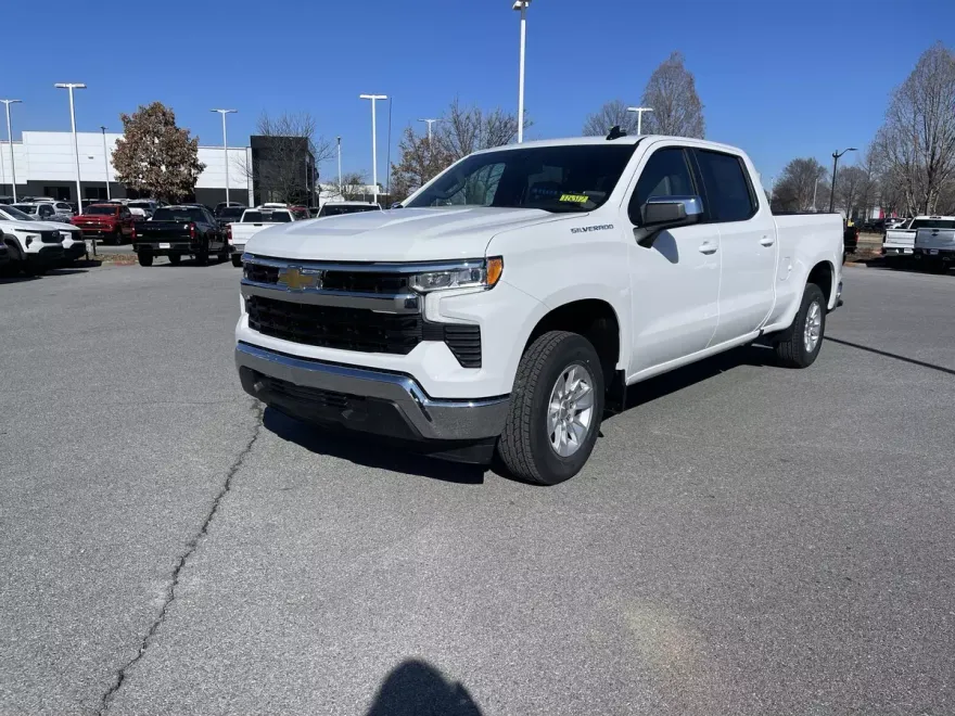 2025 Chevrolet Silverado 1500 LT photo 1