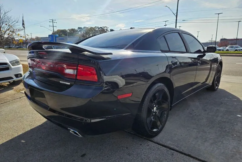 2011 Dodge Charger photo 1