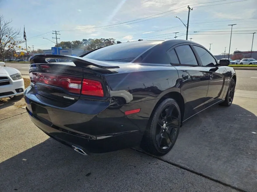 2011 Dodge Charger photo 1