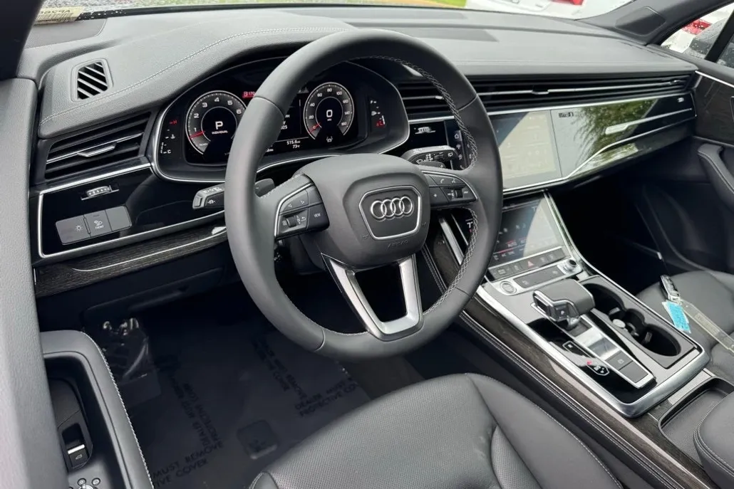 2025 Audi Q7 55 Premium Plus photo 1