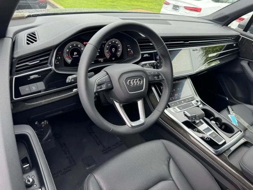 2025 Audi Q7 55 Premium Plus photo 1