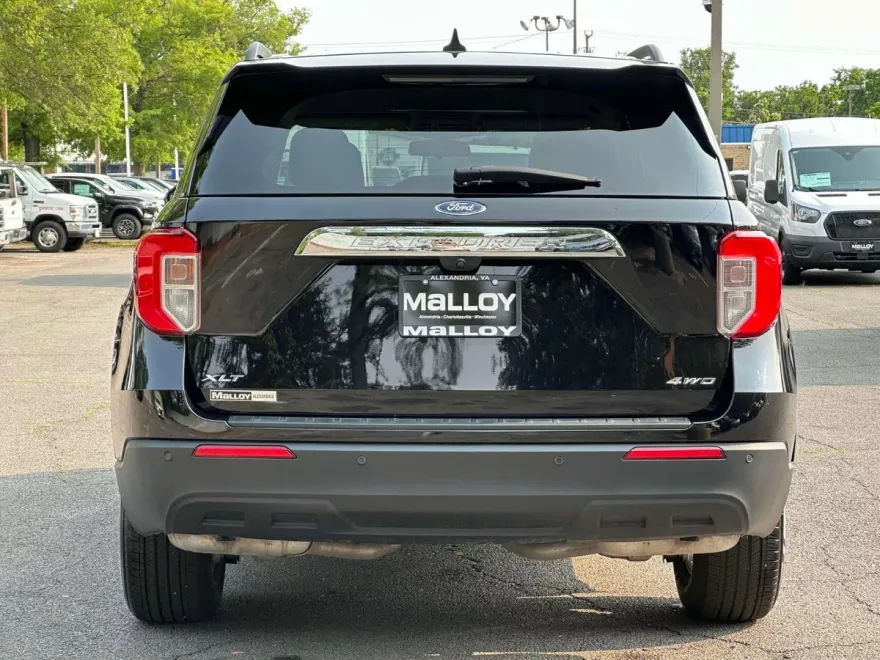 2022 Ford Explorer XLT photo 1