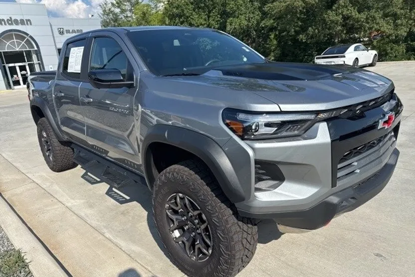2025 Chevrolet Colorado ZR2 photo 1