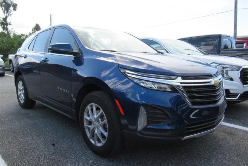 2023 Chevrolet Equinox LT photo 1