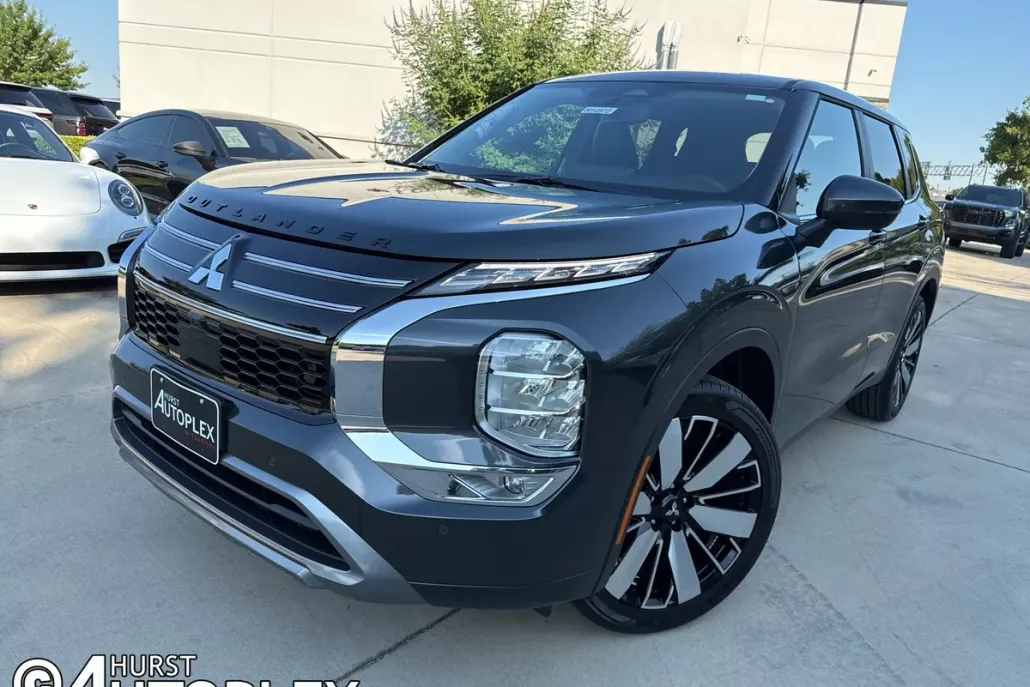 2025 Mitsubishi Outlander SE photo 1