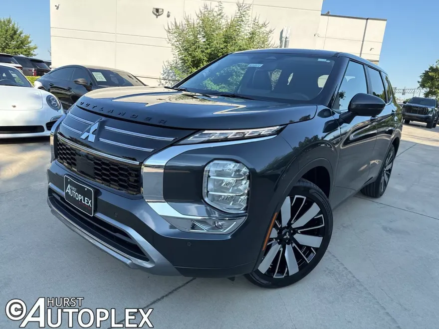 2025 Mitsubishi Outlander SE photo 1