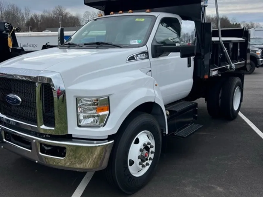 2025 Ford F-650 Base photo 1