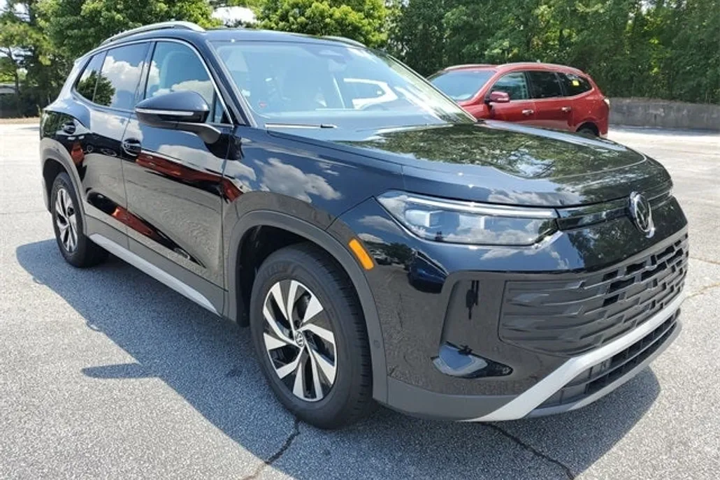 2025 Volkswagen Tiguan S photo 1