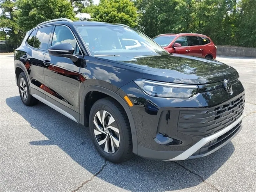 2025 Volkswagen Tiguan S photo 1