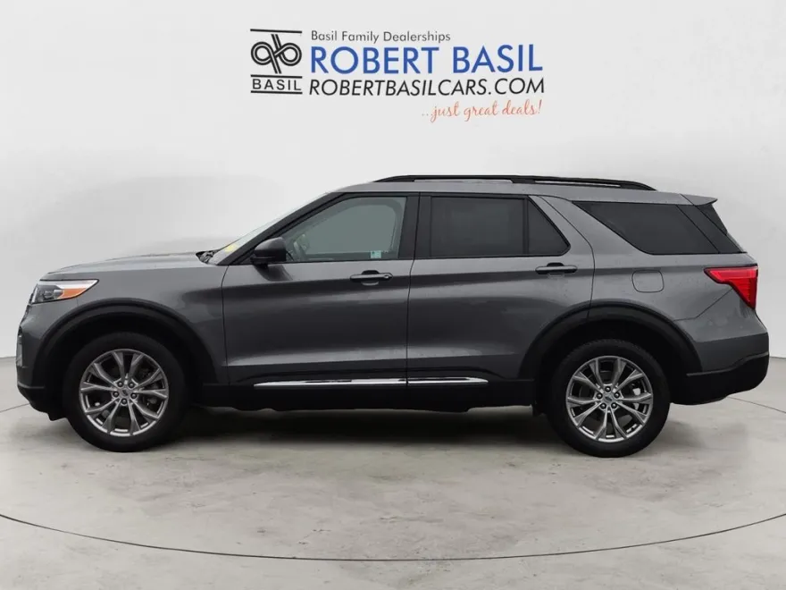 2023 Ford Explorer XLT photo 1