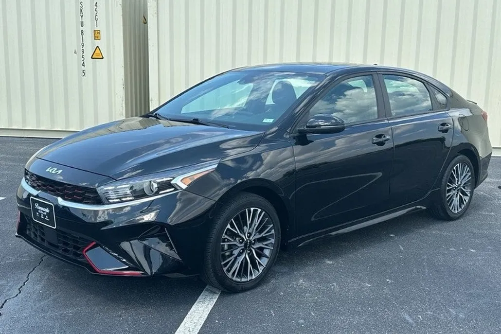 2023 Kia Forte GT-Line photo 1