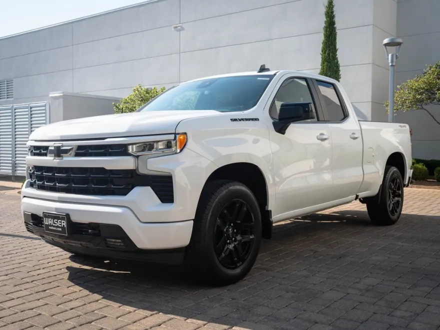 2024 Chevrolet Silverado 1500 RST photo 1