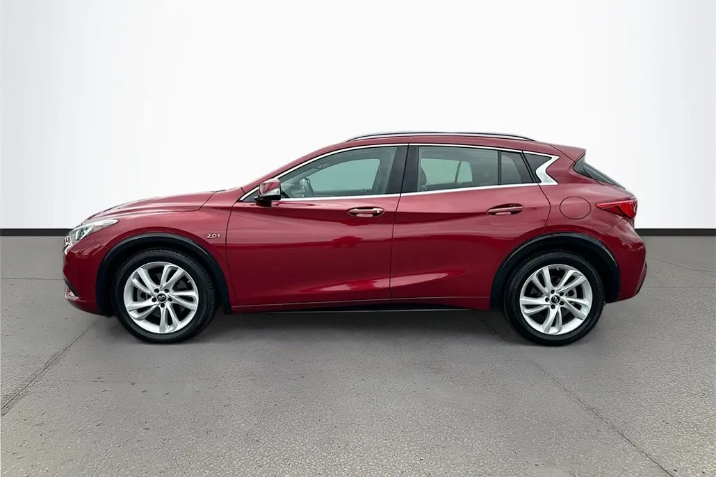 2019 Infiniti QX30 Luxe photo 1