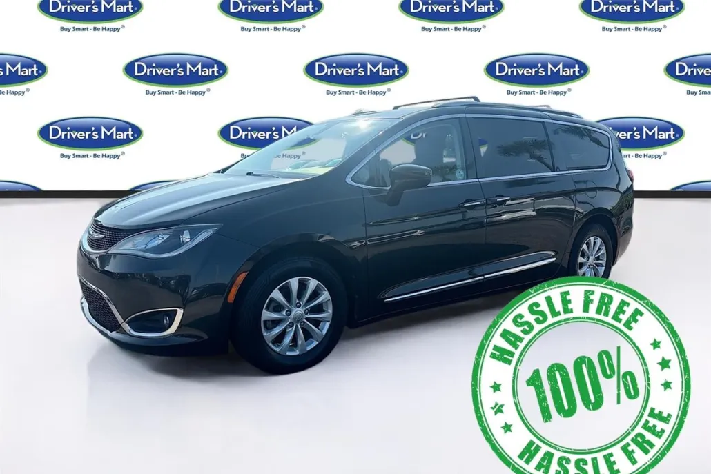 2019 Chrysler Pacifica Touring L photo 1