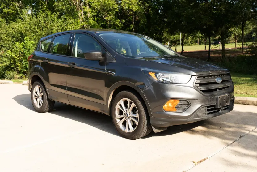 2019 Ford Escape S photo 1
