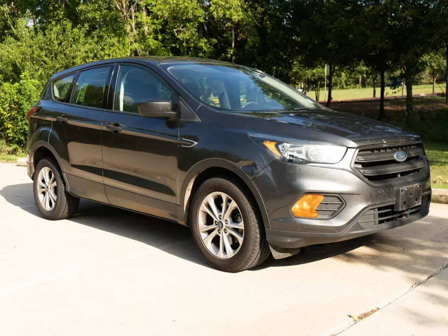 2019 Ford Escape S photo 1