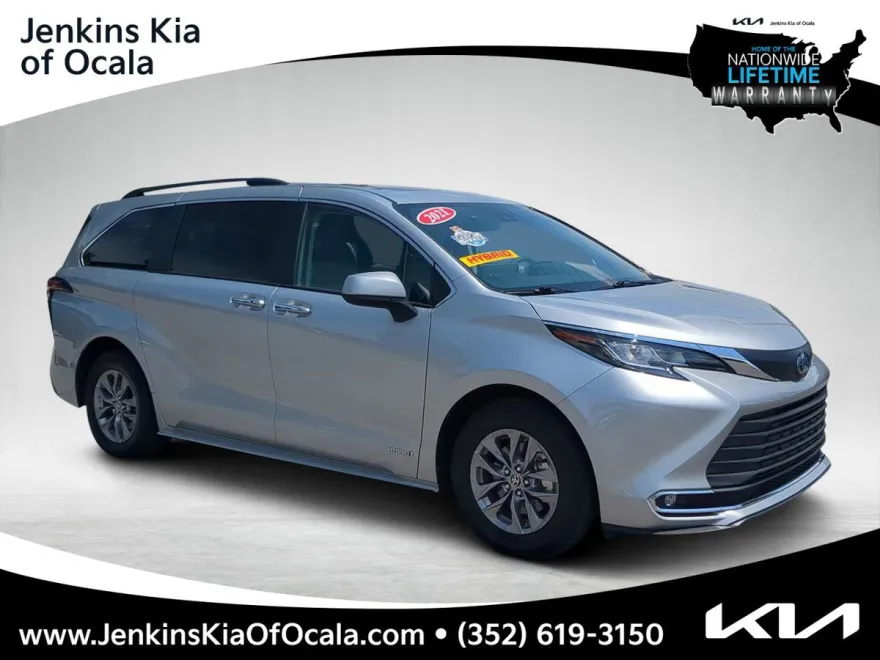 2021 Toyota Sienna XLE Hybrid photo 1