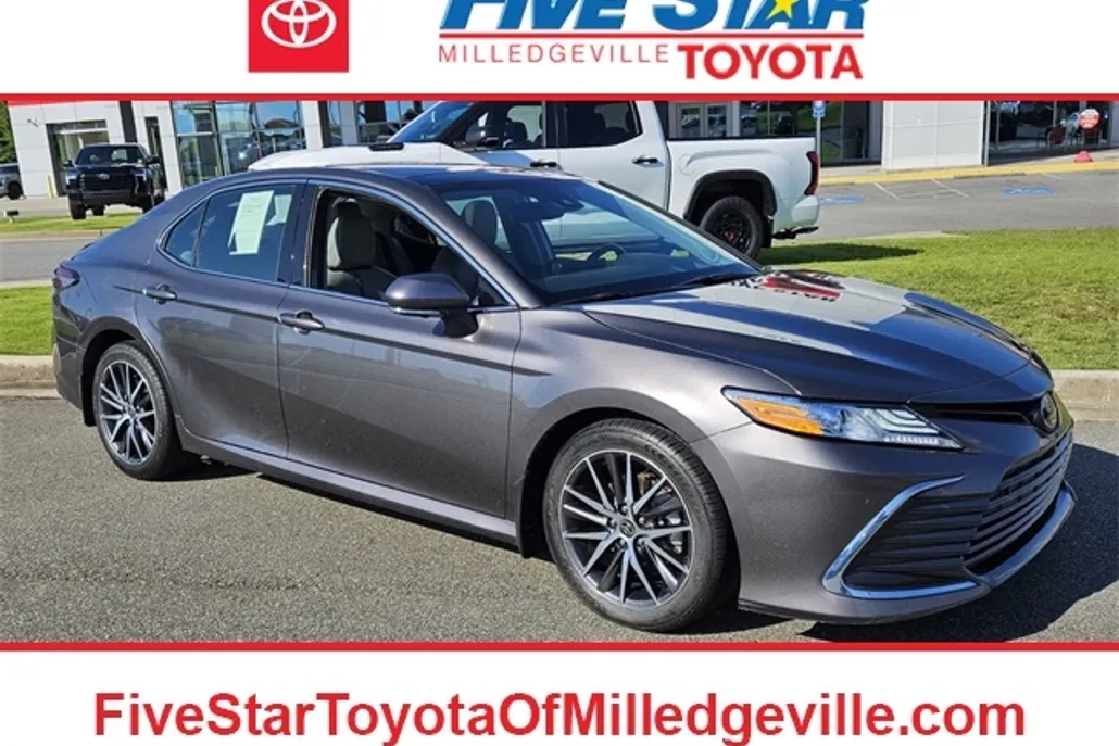 2023 Toyota Camry XLE photo 1