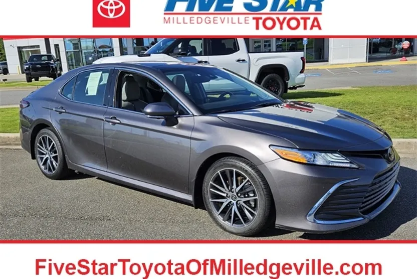 2023 Toyota Camry XLE photo 1