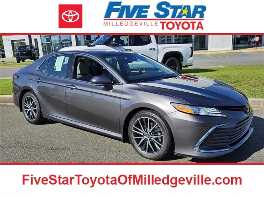 2023 Toyota Camry XLE photo 1