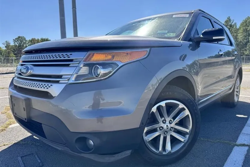 2014 Ford Explorer XLT photo 1