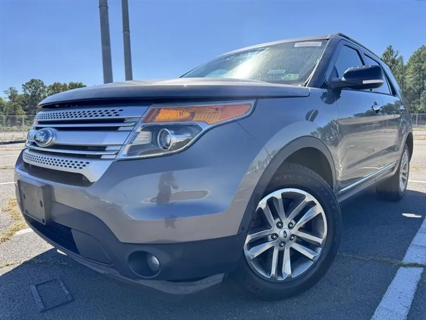 2014 Ford Explorer XLT photo 1