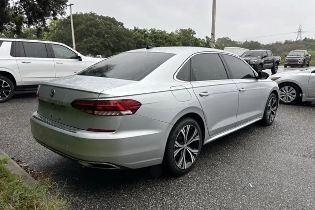 2021 Volkswagen Passat 2.0T SE photo 1