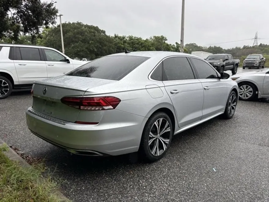 2021 Volkswagen Passat 2.0T SE photo 1