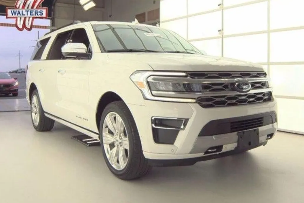 2024 Ford Expedition MAX Platinum photo 1