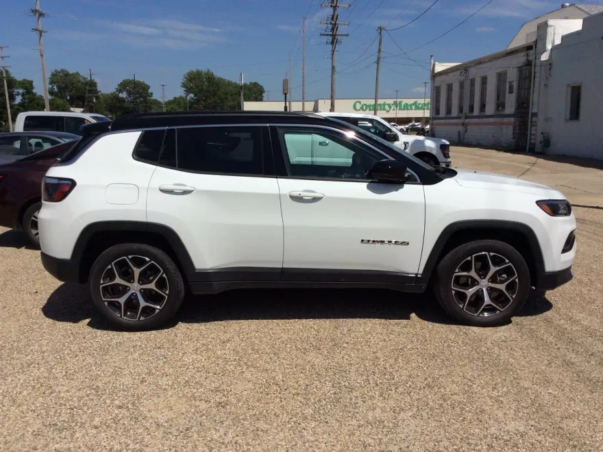 2024 Jeep Compass Limited photo 1