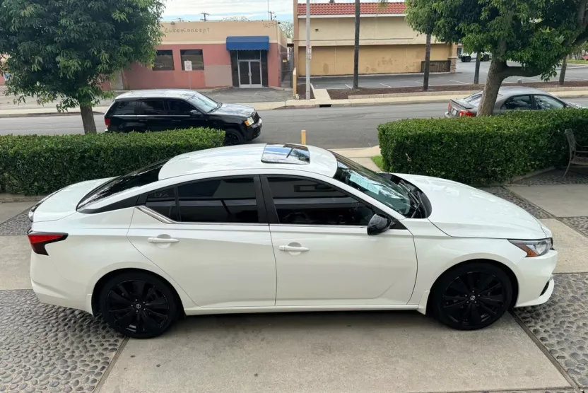 2022 Nissan Altima 2.5 SR photo 1