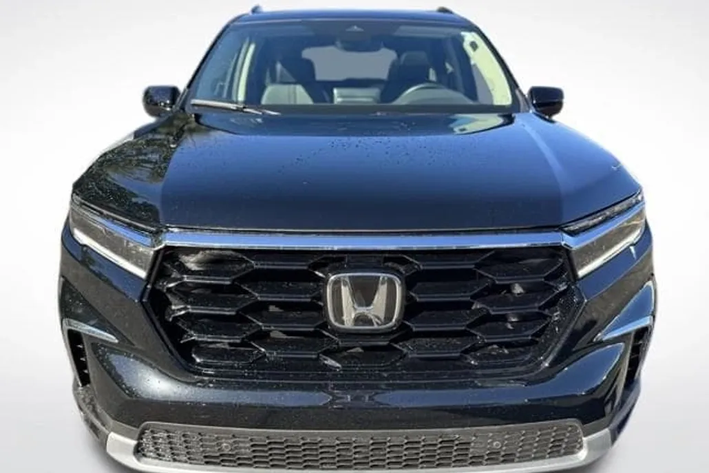 2024 Honda Pilot Touring photo 1