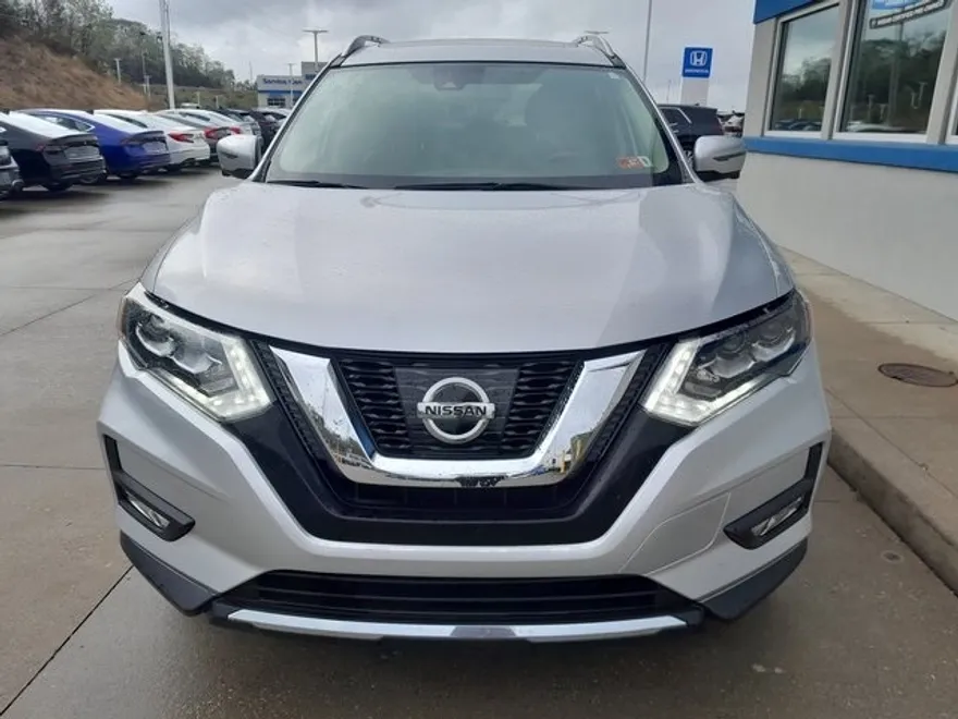 2017 Nissan Rogue SL photo 1