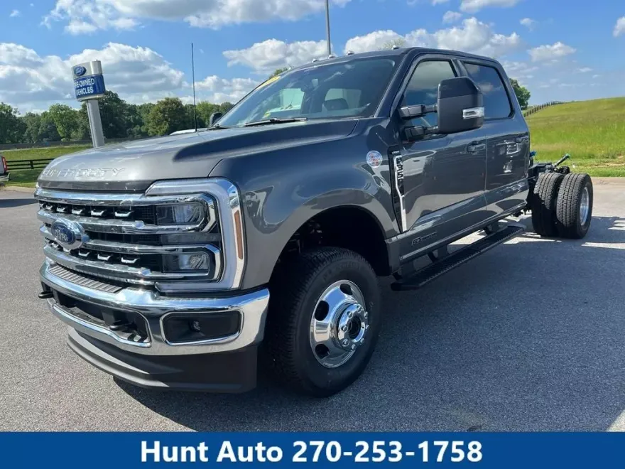 2025 Ford F-350 Lariat photo 1