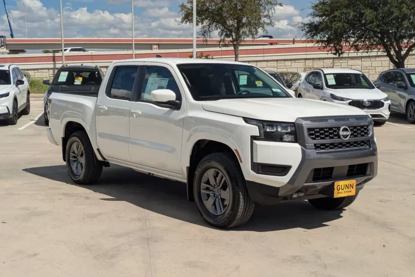 2026 Nissan Frontier Crew Cab SV photo 1