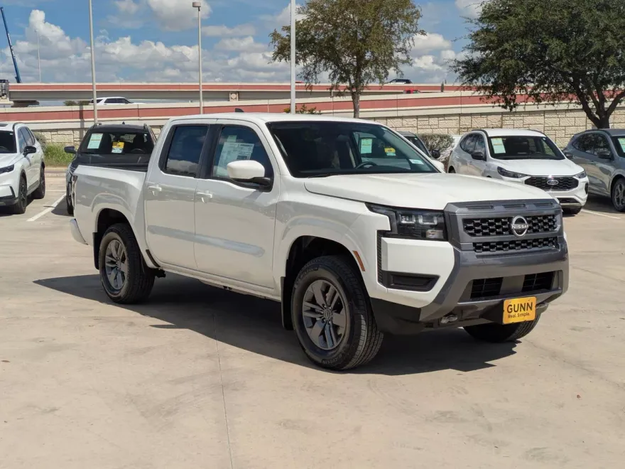 2026 Nissan Frontier Crew Cab SV photo 1
