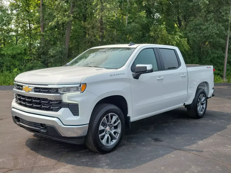 2026 Chevrolet Silverado 1500 LT photo 1
